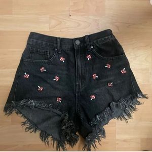SIMPLY SOCIETY blak Denim Frayed Shorts Size 25 Women Mushrooms Embroidery D27